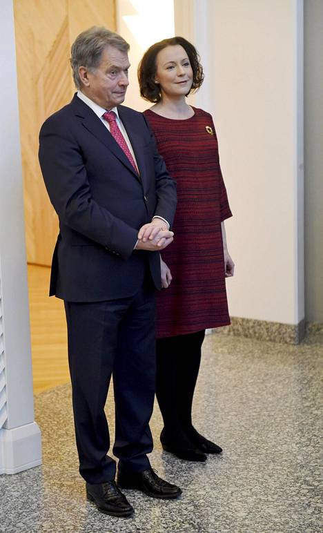 –Jenni on leikkisä ja huolehtiva lasten kanssa, Niinistö on aiemmin paljastanut. Kuva on otettu 19. joulukuuta 2017 Mäntyniemessä, missä presidentti Sauli Niinistö ja rouva Jenni Haukio vastaanottivat joulutervehdyksiä.