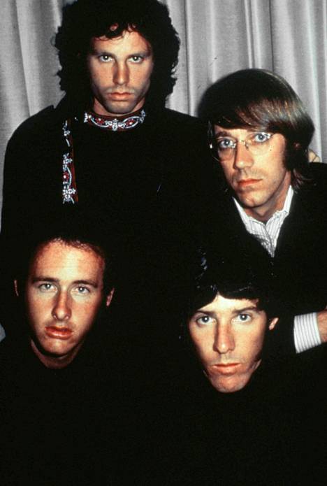 Yhtye kuvattuna 1967. Ylhäällä vasemmalta Jim Morrison ja Ray Manzarek, alla vasemmalta Robby Krieger ja John Densmore.