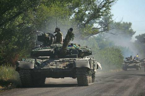 Ukrainalaisjoukkoja moottorimarssilla Donbasin alueella 21. kesäkuuta.
