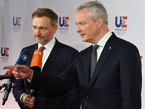 Ranskan valtiovarainministeri Bruno Le Maire ja Saksan valtiovarainministeri Christian Lindner puhuivat medialle ennen tapaamista, jossa oli tarkoitus vahvistaa Venäjää vastaan asetettavat pakotteet.