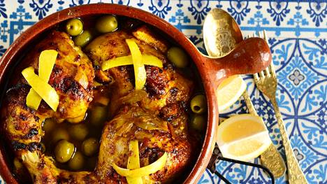 Sitruuna ja oliivit maistuvat marokkolaisessa kanapadassa.