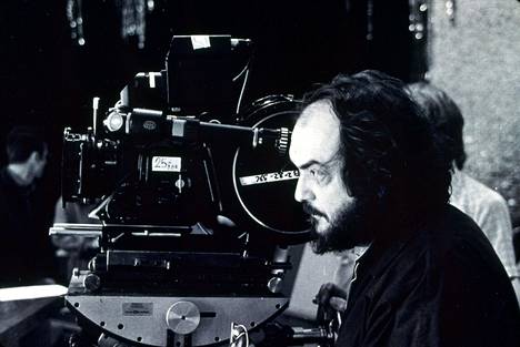 Stanley Kubrick vuonna 1979 kauhuelokuvan Hohto kuvauksissa.