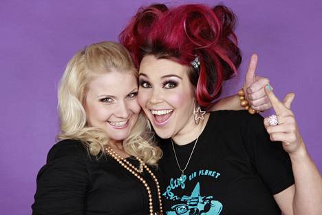 Tea Hiilloste ja Kana muun muassa juonsivat MTV3 Junior -kanavalla yhdessä.