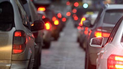 – Etenkin suurissa kaupungeissa ruuhka-ajat kiristävät autoilijoiden hermoja, Autoklinikan aluepäällikkö Markus Helkamäki sanoo.