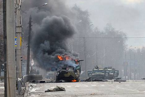 Sunnuntaina ukrainalaiset torjuivat venäläisten etujoukot Harkovassa. Maanantaina se kostettiin.