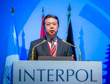 Meng Hongwei toimi Interpolin johtajana syyskuiseen katoamiseensa asti. Lokakuussa Interpol sai hänen irtisanomiskirjeensä sen jälkeen, kun Kiina oli kertonut pidättäneensä hänet korruptioepäilyjen vuoksi.