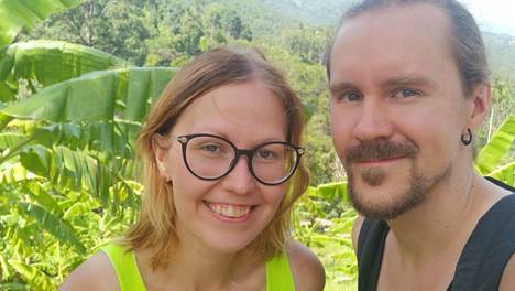 Helsingissä asuneet Markus Linna, 31, ja Hanne Korhonen, 32, myivät koko omaisuutensa ja aloittivat uuden elämän Thaimaassa.