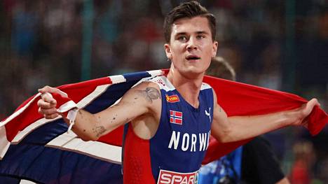 Jakob Ingebrigtsen juhli tiistaina 5 000 metrin EM-kultaa.