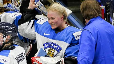 Noora Räty on mukana puhumassa naisten jääkiekon aseman parantamisesta.