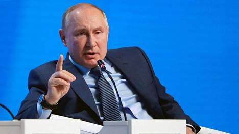 Vladimir Putin esiintyi keskiviikkona Moskovassa Russian Energy Week International Forum -tilaisuudessa.