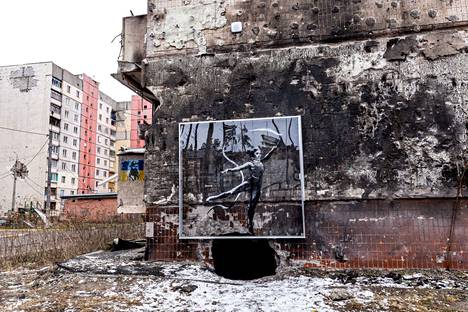 Venäläisten pahoin tuhoamasta Ukrainan Borodjankan kaupungista löytyy useita Banksyn taideteoksi.