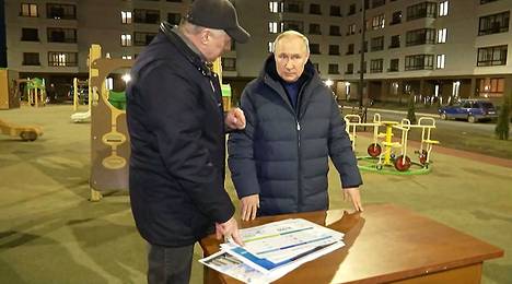 Kremlin jakama video on propagandaa: sillä esitellään uutta kerrostaloa pahoin tuhotussa Mariupolissa.