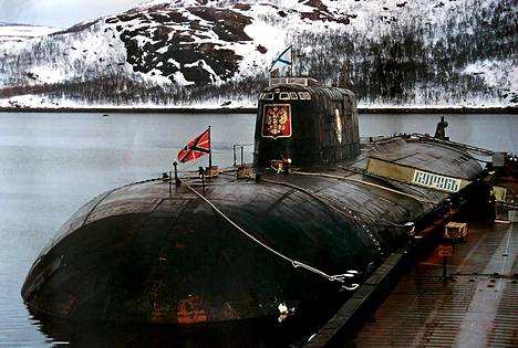 Ydinsukellusvene Kursk kuvattuna Vidjajevon satamassa Venäjällä. Sukellusvene upposi elokuussa 2000.
