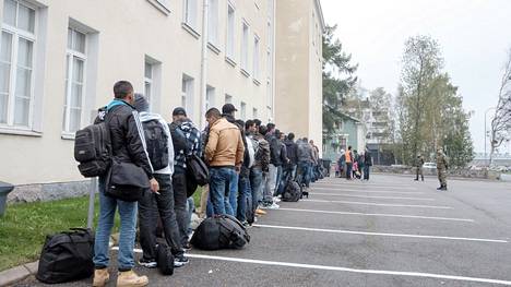 Turvapaikanhakijoita saapui Tornion järjestelykeskukseen 25.9.2015
