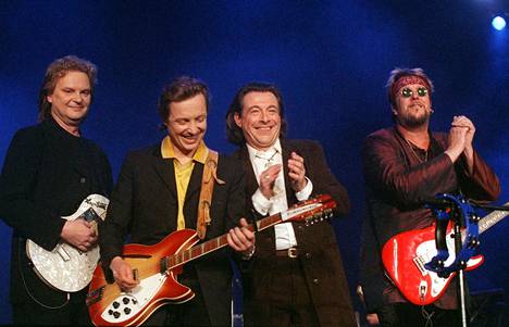 Pepe Willberg, Pave Maijanen, Kirka ja Hector esiintyivät yhdessä Mestarit Areenalla 200-vuotisjuhlakonsertissa.