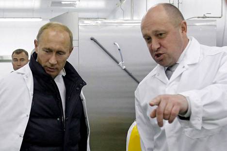Vuonna 2010 Prigozhin esitteli Putinille kouluruokailua.