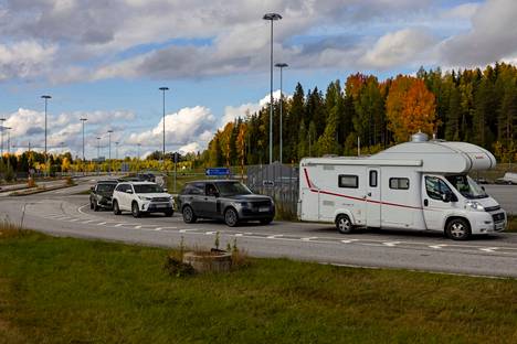 Vaalimaan, Nuijamaan ja Imatran rajanylityspaikkojen kautta maahan saapui lauantaina 1. lokakuuta yhteensä 1 115 venäjän kansalaista.