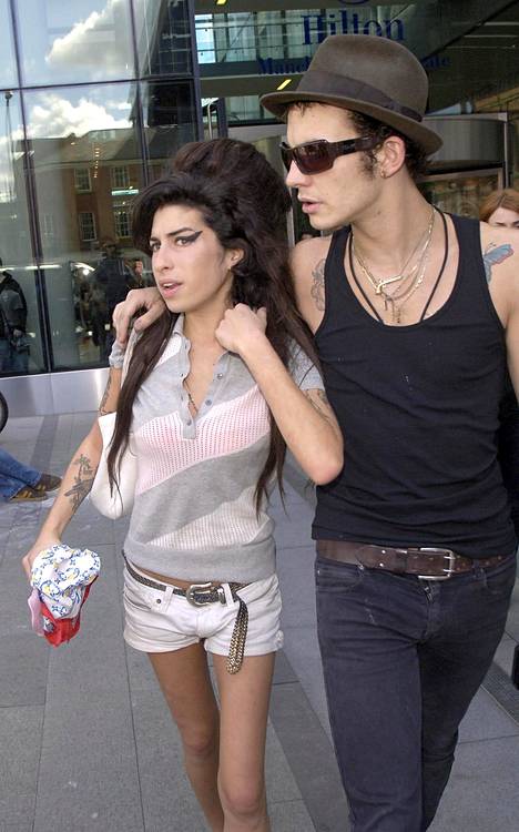 Winehouse ja Fielder Civil olivat yhdessä kuuden vuoden ajan, joista kaksi pari oli naimisissa.