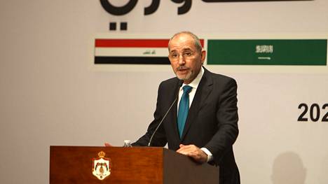 Jordanian ulkoministeri Ayman Safadi tapasi muiden arabimaiden ulkoministereitä Ammanissa kokouksessa, jossa puhuttiin Syyrian tilanteesta.