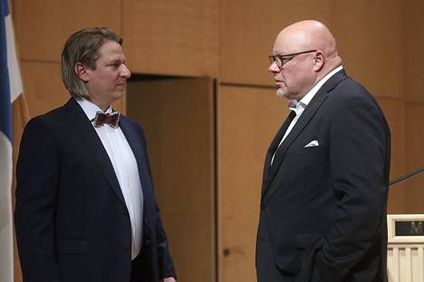 1. varapuheenjohtaja Ilkka Tiainen sekä puheenjohtaja, kansanedustaja Ano Turtiainen Valta kuuluu kansalle -puolueen ensimmäisessä puoluekokouksessa Mikkelissä kesäkuussa 2022.