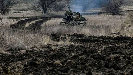Ukrainalaissotilaita lähellä eturintamaa. Arkistokuva.