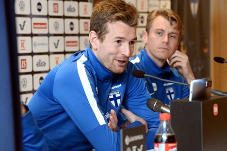 Lukas Hradecky (vas.) ja Rasmus Schüller odottavat tosi kovaa ottelua riippumatta siitä, millä kokoonpanolla Ranska pelaa.
