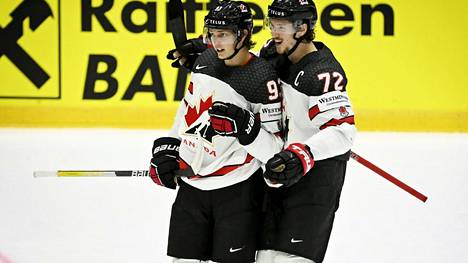 Thomas Chabot (oikealla) kipparoi Kanadaa Helsingissä.