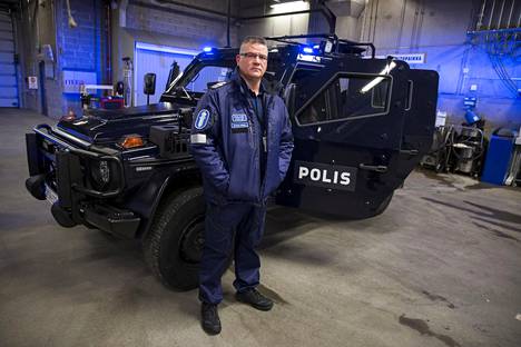 Poliisitarkastaja Vesa Pihajoki kertoi uusista ajoneuvoista.