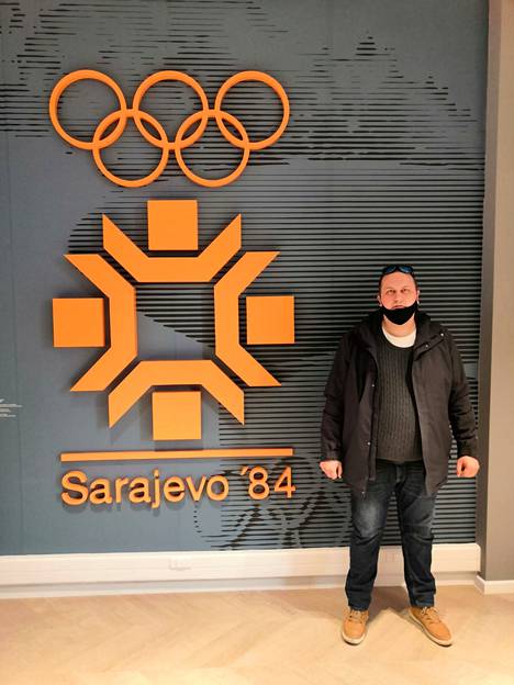 Huuhkajien fani Kalle Seppä kävi tutustumassa Sarajevon olympiamuseoon.