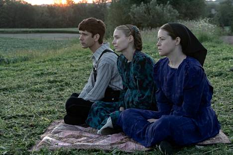 Women Talking -elokuvan pääosissa ovat Ben Whishaw, Rooney Mara ja Claire Foy.
