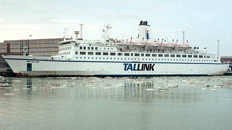 Vana Tallinn Helsingin Länsisatamassa toukokuun alussa 1996.