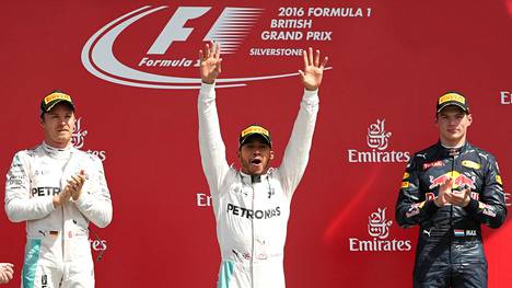 Lewis Hamilton juhli voittoa.