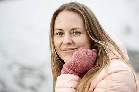 Susanna Jussila on personal trainer, joogaopettaja ja runoilija, joka kuuluu Hidasta elämää -sivuston toimitustiimiin. Susannan ja Emmi Ohraniemen kirja Kotona kehossa on juuri ilmestynyt.