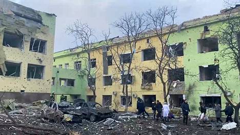Venäjä tuhosi Mariupolin synnytyssairaalan noin vuosi sitten. Sairaala kuvattuna 9. maaliskuuta 2022. 