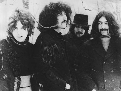 Ozzy Osbourne, Tony Iommi, Bill Ward ja Geezer Butler kuvattuna 1973.