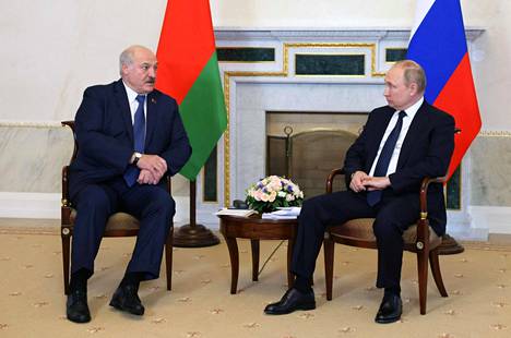 Putin ja Lukashenka tapasivat lauantaina Pietarissa.