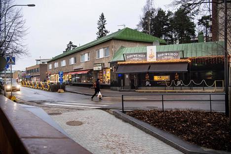 Käsittämätön näky 70 vuoden takaa lävähtää silmille, kun astuu ulos  Tikkurilan asemalta – Keskelle kaupunkia jäi kiukkua herättävä  rakennusreliikki - HS-Vantaa - Ilta-Sanomat