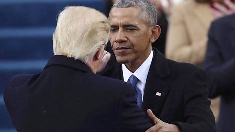 Yhdysvaltain entinen presidentti Barack Obama onnitteli seuraajaansa Donald Trumpia tämän virkaanastujaisissa Washingtonissa tammikuussa 2017.