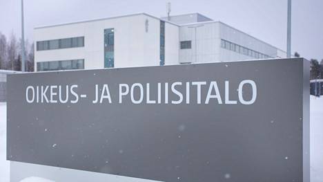 Ryöstäjille vaaditaan Pohjois-Karjalan käräjäoikeudessa rangaistusta törkeästä kotirauhan rikkomisesta, törkeästä ryöstöstä, törkeästä vapaudenriistosta sekä ampuma-aserikoksesta.