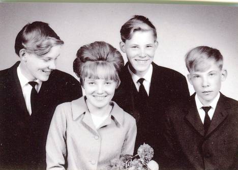 Neloset rippikuvassa vuonna 1967.