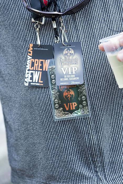 Johnny Depp toimitti konserttipaikan portille VIP-passeja, jotta elokuvaohjaaja Mika Kaurismäki pääsi sisään keikalle.