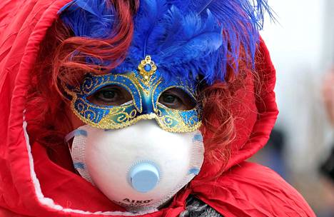 Venetsian kuuluisan karnevaalin viikonlopun ohjelma peruttiin koronaviruksen takia.
