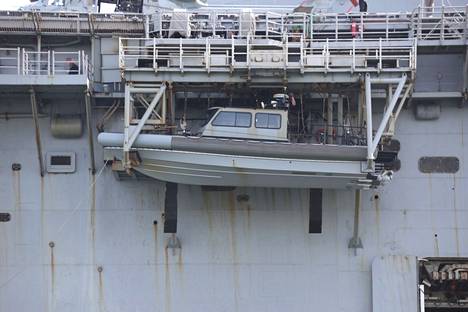 Luonnollisesti myös USS Kearsarge on varustettu pelastusvenein.