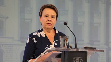 STM:n kansliapäällikkö Kirsi Varhila on puhunut julkisuudessa, että rajoituksia voidaan lisätä, jos tilanne sitä vaatii.