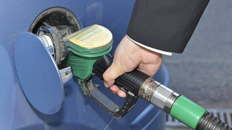 Eduskunta käsittelee polttoaineveron korotuksia.