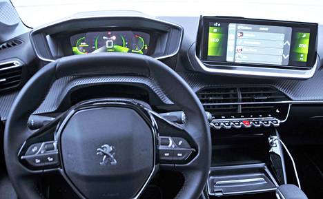 Peugeotin monesti palkittu i-Cockpit-ohjaamo jakaa ohjauspyörän yli luettavan mittaristonsa kera mielipiteitä, eikä varmasti sovi kaikille vartalotyypeille. Oma mielipide pitää muodostaa itse kokeilemalla.