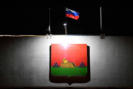Venäjän lippu liehui Brjanskin alueen hallintorakennuksessa. Alueen kuvernööri kertoi torstaina laittomasta rajaylityksestä.