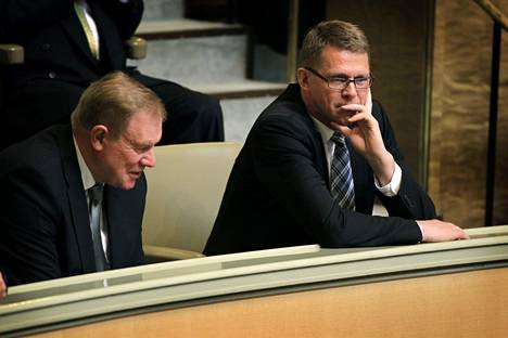 Valtiopäivien avajaiset vuonna 2011. Entiset pääministerit Paavo Lipponen ja Matti Vanhanen.