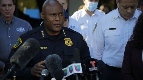 Houstonin poliisipäällikkö Troy Finner lehdistötilaisuudessa lauantaina 6. marraskuuta. 