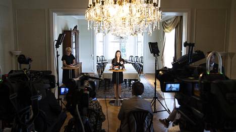 Kesäranta on pääministerin virka-asunto. Sanna Marin järjesti tiedotustilaisuuden Kesärannassa heinäkuussa 2020.